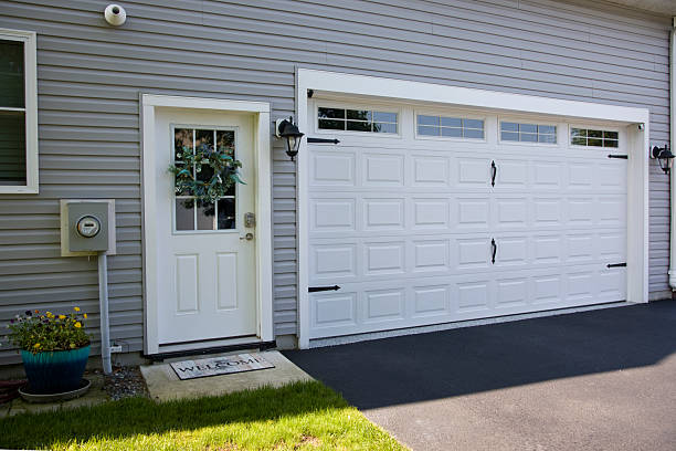 24/7 Emergency Garage Door Panel Replacement experts in Justice, IL